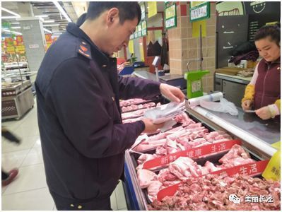 我鎮(zhèn)開(kāi)展春節(jié)前餐飲服務(wù)食品安全專(zhuān)項(xiàng)大檢查